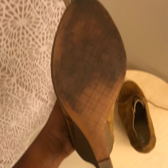 Chukka style boot with high heel - Picture 4 of 5